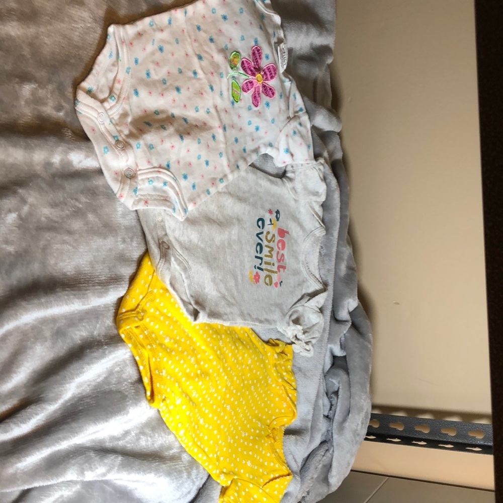 3 pc set 0-3 months Child of Mine by Carter’s like new